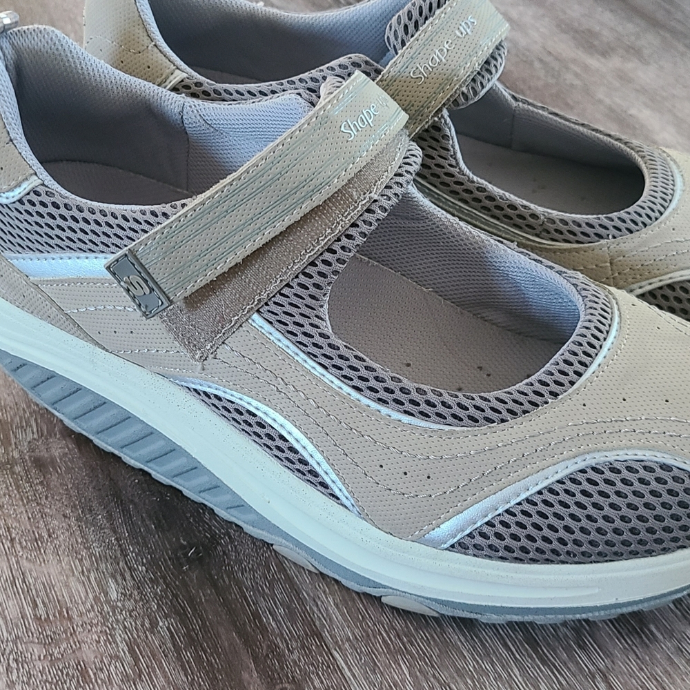 Skechers Mary Jane shape up shoes sz 11